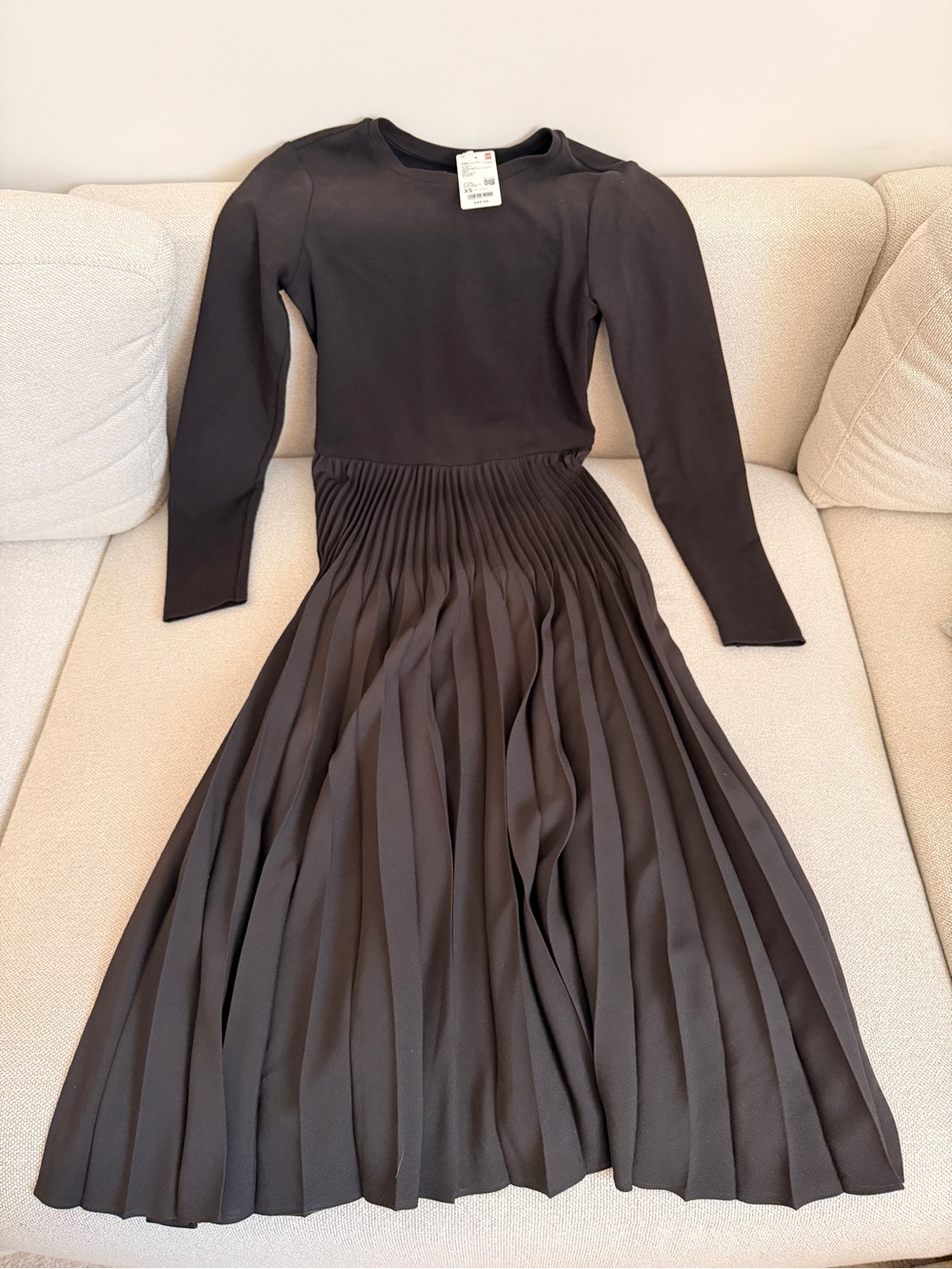 Long Sleeve Pleated Uniqlo Midi Dress - Black